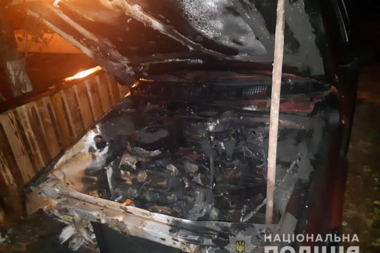 Обиделся: в Одесской области сын сжег отцу три автомобиля 