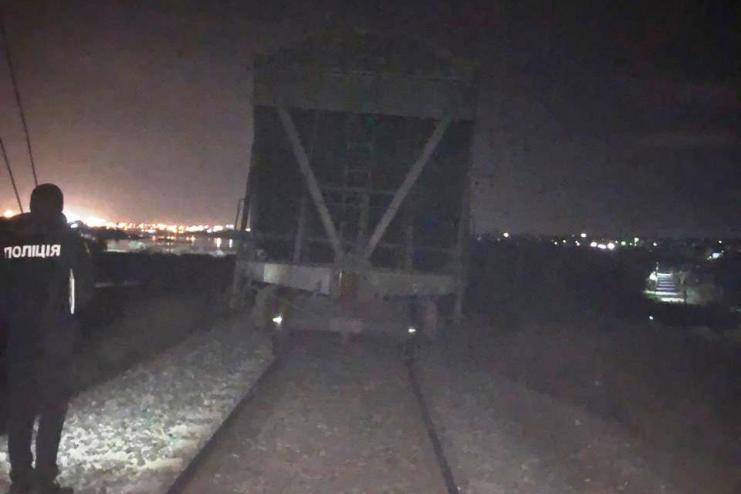 Ночью под колесами поезда в Одесской области погиб мужчина