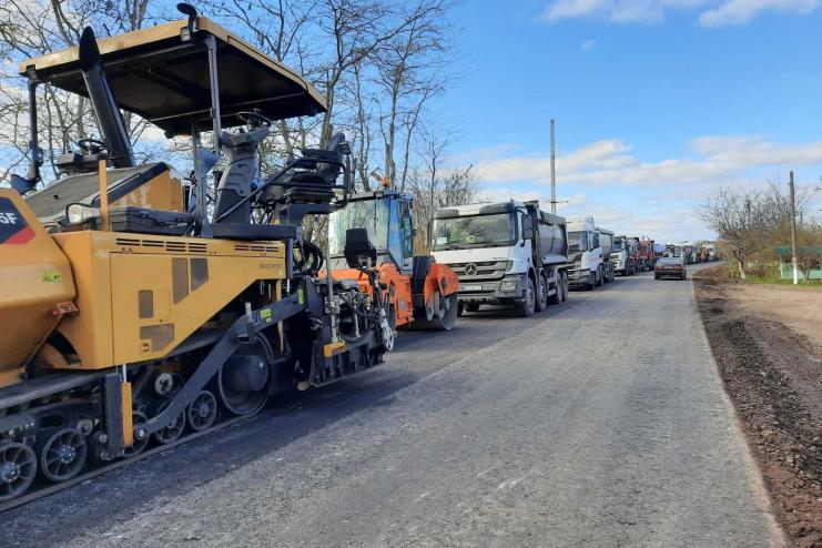 Близится к завершению ремонт участка автодороги Т-16-27 в Тарутинском районе