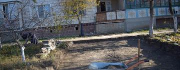 Самовольная организация парковки вблизи многоэтажки: та ещё наглость...