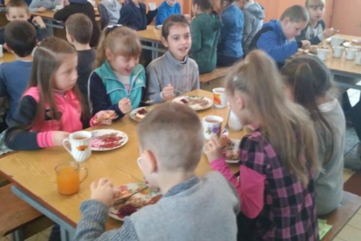 Президент підписав закон про безкоштовне харчування дітей загиблих захисників України