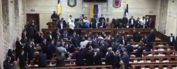 Только что в Одесском облсовете произошла серьёзная драка