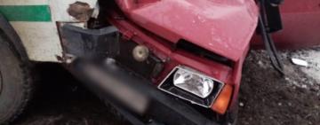 Смертельное ДТП в Одесской области: из-за гололеда ВАЗ унесло в автобус