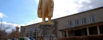 В селе Одесской области отказываются сносить памятник Ленину