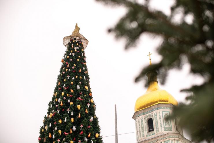 "Колдовскую" шляпу на главной ёлке страны заменили на звезду