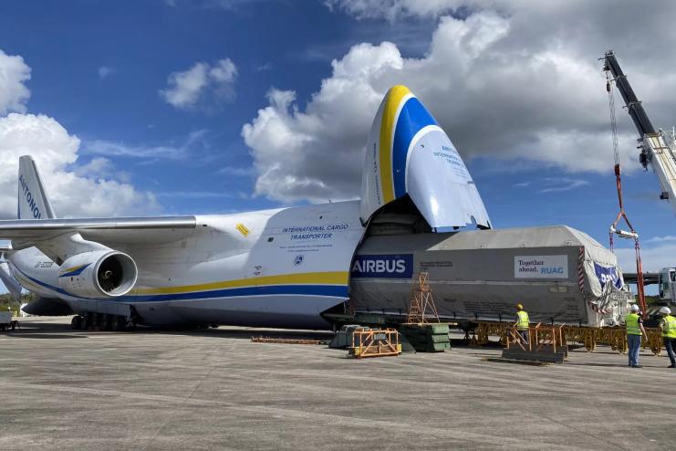 "Антонов" перевіз найбільший супутник в історії компанії Space X (ФОТО) 