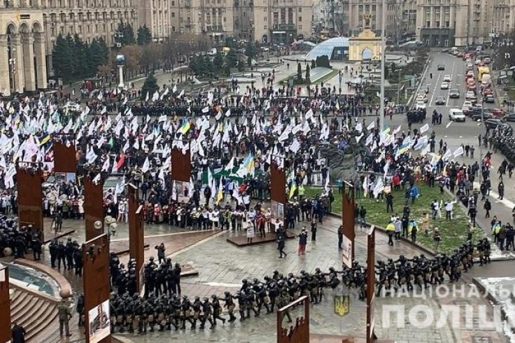 Стычки, дым, "скорая" и 40 пострадавших правоохранителей: ФОПы вновь митингуют