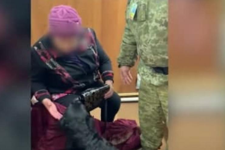 Бабуся намагалася перенести через кордон марихуану