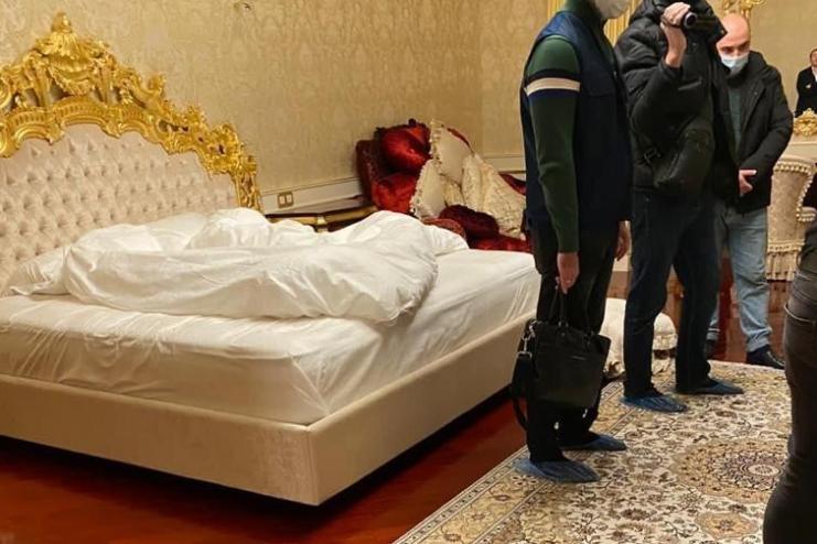 ОБЫСКИ У ПАРАЩЕНКО: В ХУДШИХ ТРАДИЦИЯХ, В ВАЖНЫХ МОМЕНТАХ