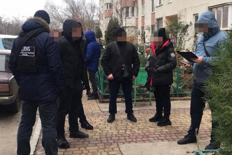 В Одесской области полицейского подозревают в грабеже