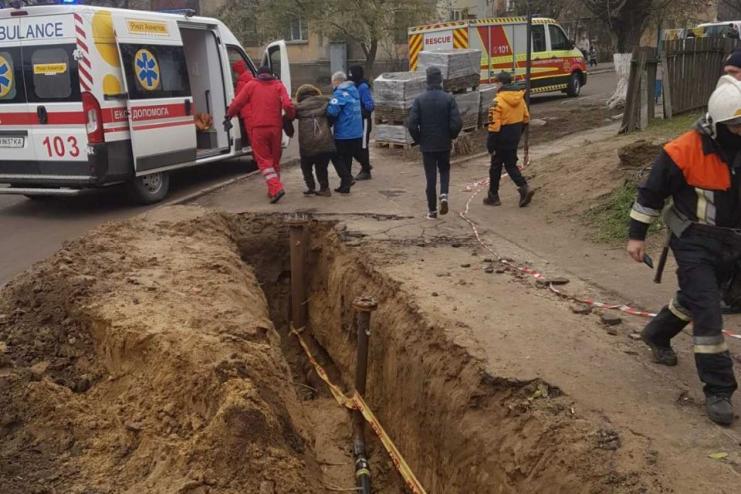 В Белгороде-Днестровском спасли пожилую женщину, которая упала в траншею