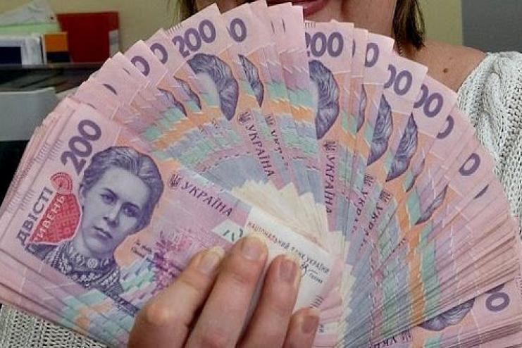 "Карантинные" 8 тысяч гривен начали выплачивать  ФОПам и наёмным работникам 
