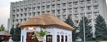 В Одессе ночью снесли украинскую декоративную хату-мазанку для экспресс-браков, построенную при Саакашвили