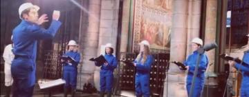 В Нотр-Даме впервые после пожара спел хор. Музыканты исполнили Jingle Bells 