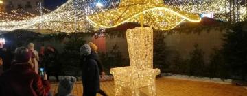 "Ведьмацкой" скандальной шляпе с новогодней елки в Киеве нашли новое применение 