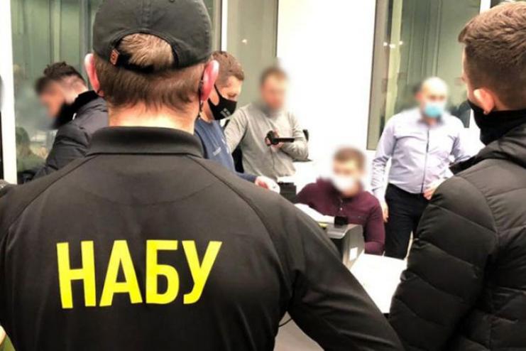 Подозреваемый в получении крупной взятки директор Черноморского порта вернулся на прежнее место работы