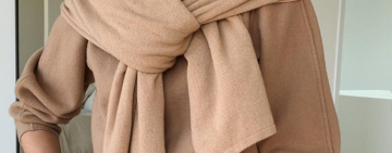 Светр з шарфом: як виглядає наймодніша річ