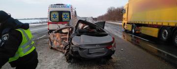 В Одесской области лоб в лоб столкнулись грузовик и легковушка: есть погибшие и пострадавшие