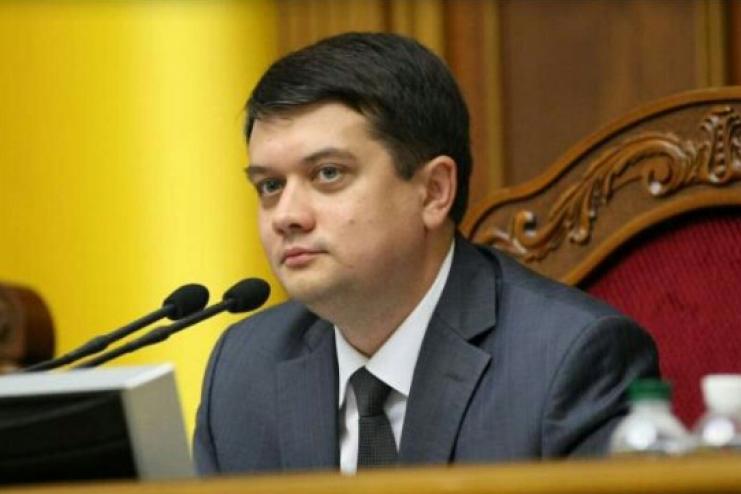 Разумков пояснив, чому депутатів не штафують за відсутність маски