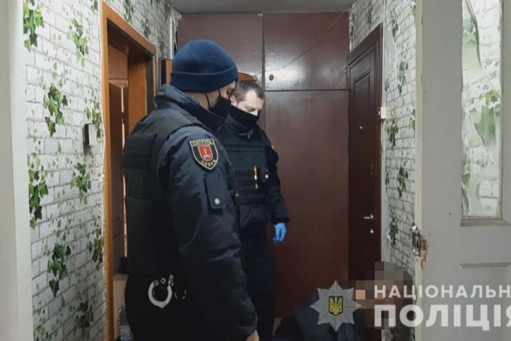 Ужасающие подробности двойного убийства в Одессе: сын отрезал голову  отцу и выпотрошил приятеля