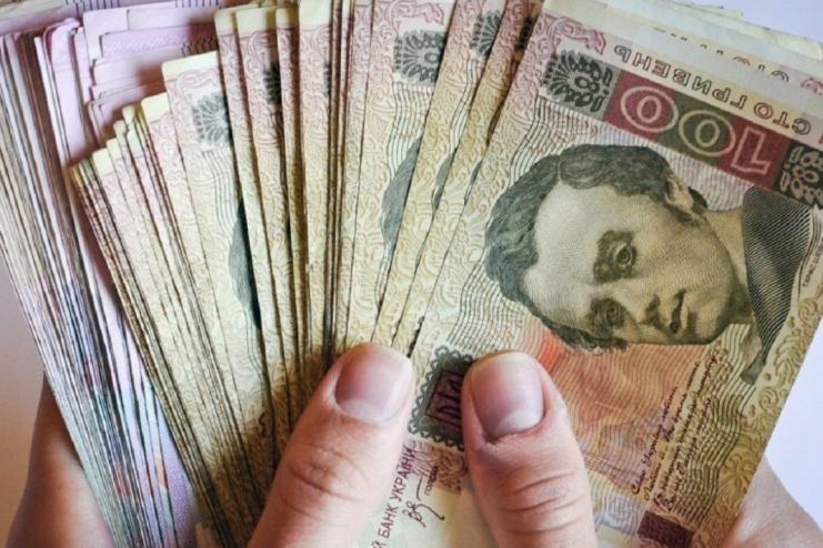 Кабмин утвердил повышение зарплат бюджетникам: учителям добавят 20%, медикам – 30%