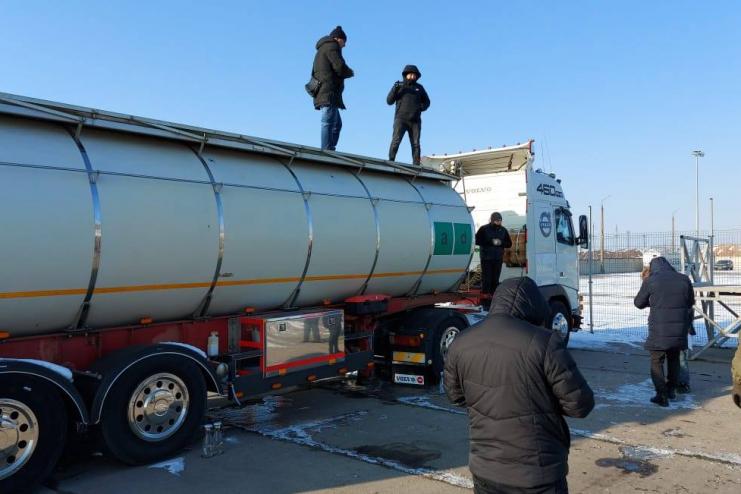 В Одесской области обнаружили цистерну с 30-ю тоннами контрафактного спирта 