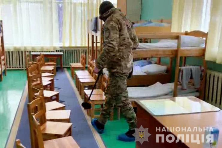 Полицейские проверяют сообщение о минировании  373 учебных заведений в Одессе и области