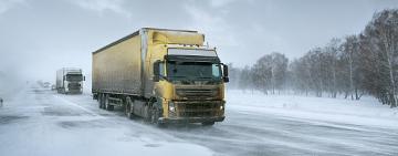 В Одессу из-за снегопада закрыли въезд грузовиков