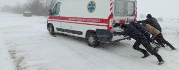 На Одещині поліцейські другу добу надають допомогу людям, які опинилися у складній ситуації під час негоди