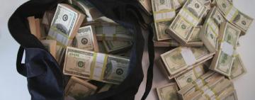 В Одессе у женщины украли сумку с двумя миллионами гривен