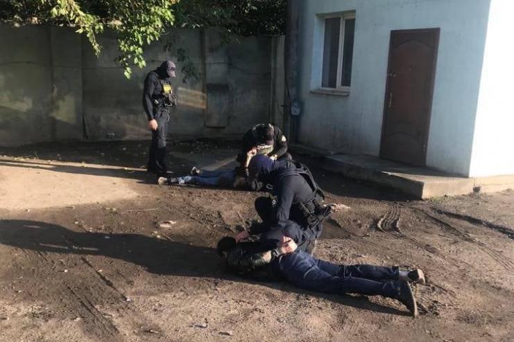ВЫМОГАЛИ 25 ТЫС. $ НЕСУЩЕСТВУЮЩЕГО ДОЛГА: В ОДЕССЕ БУДУТ СУДИТЬ БАНДУ РЭКЕТИРОВ 