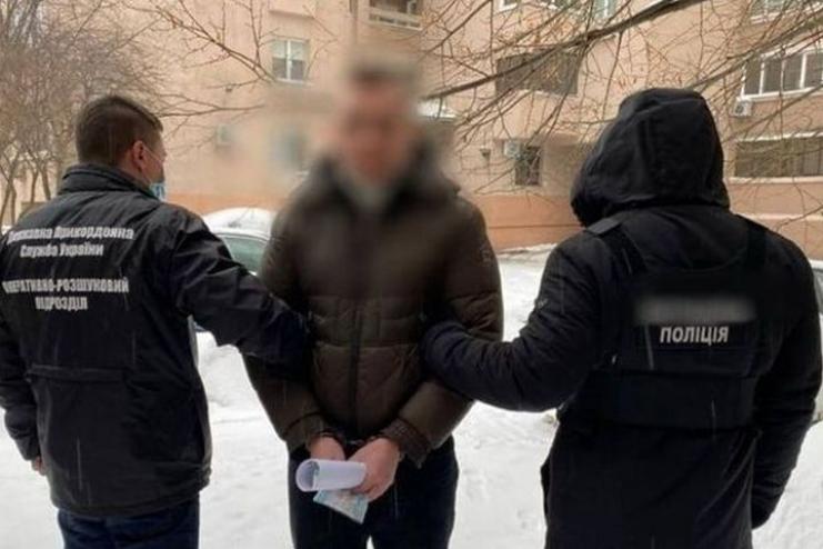 Нелегальная перевозка эмигрантов в страны ЕС: одессит пять лет вербовал моряков 
