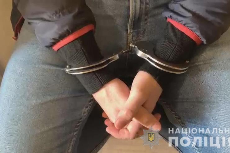 Заманивали предоставлением интимных услуг и совершали разбойные нападения: в Одессе задержали банду