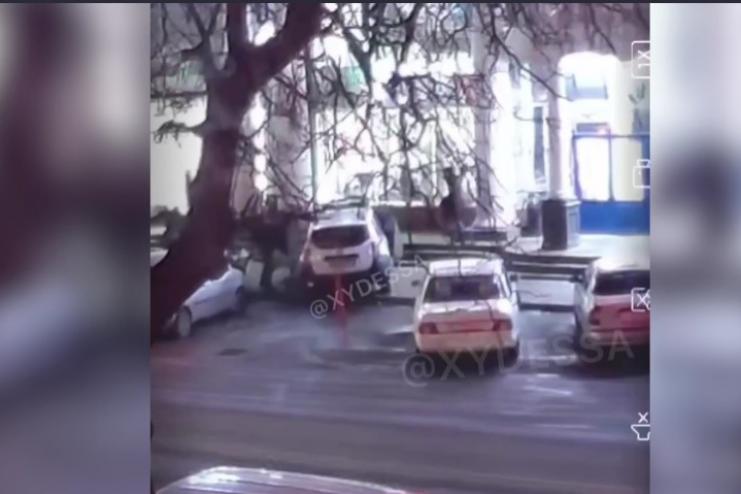 В Одессе полицейский автомобиль наехал на пешехода: проводится служебное расследование 