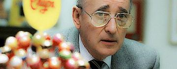 Вставил палочку в конфету и заработал миллион