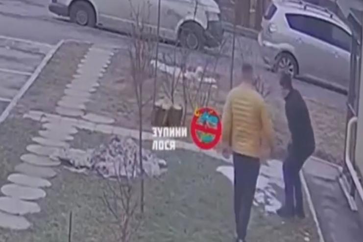 Дика історія: у Вінниці водій побив перехожого через зауваження