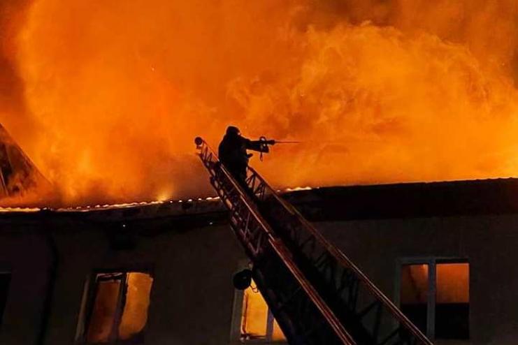 В Одесской области 45 человек тушили масштабный пожар на территории СТО