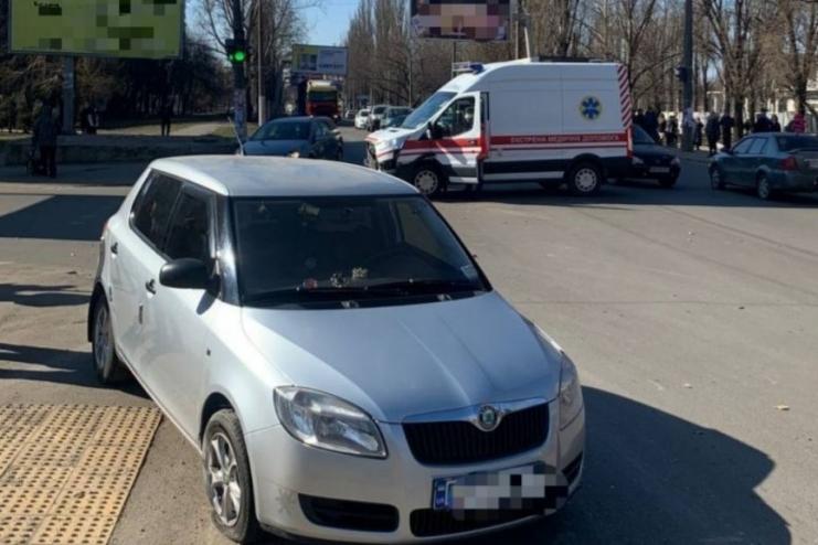 ДТП В ОДЕССЕ: НЕ ПРОПУСТИЛИ "СКОРУЮ"