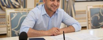 "Без вас ми просто біологічні створіння": що побажав Зеленський українкам до 8 Березня?