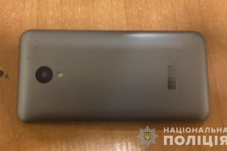 В Одессе мужчина «заминировал» автостоянку из-за творога, которым отравилась дочь (видео)