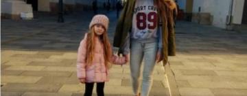 Мама восьмирічної блогерки  вперше прокоментувала скандальний "роман" доньки