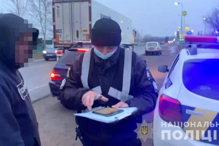 На трасі Одеса-Рені п'яний водій пропонував хабара поліцейським