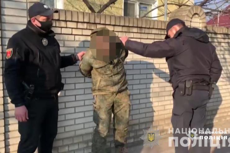 Знакомая не налила вина: в Измаиле задержан мужчина, который угрожал убить прохожих (видео)