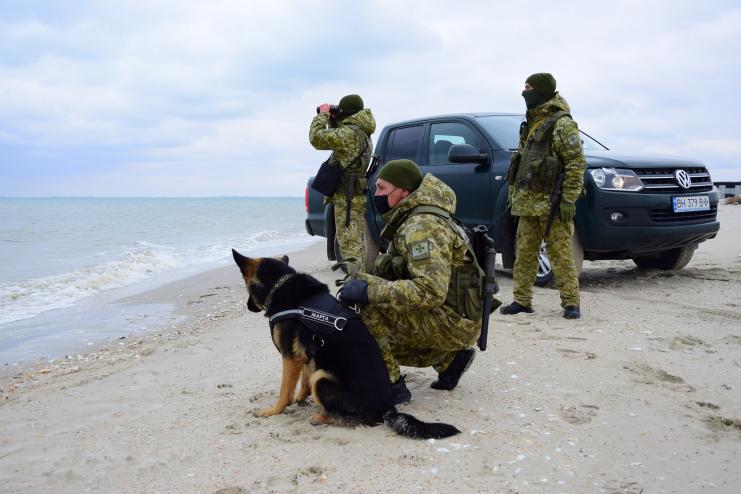 В ЖИВОПИСНОЙ "УКРАИНСКОЙ ВЕНЕЦИИ" БУДУЩИЕ ПОГРАНИЧНИКИ ПРОХОДЯТ СТАЖИРОВКУ