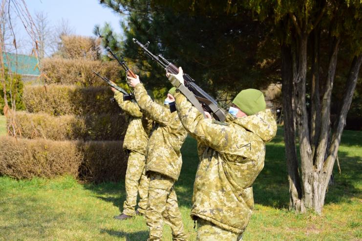 Роковини авіакатастрофи біля Зміїного: прикордонники вшанували  пам'ять побратимів	