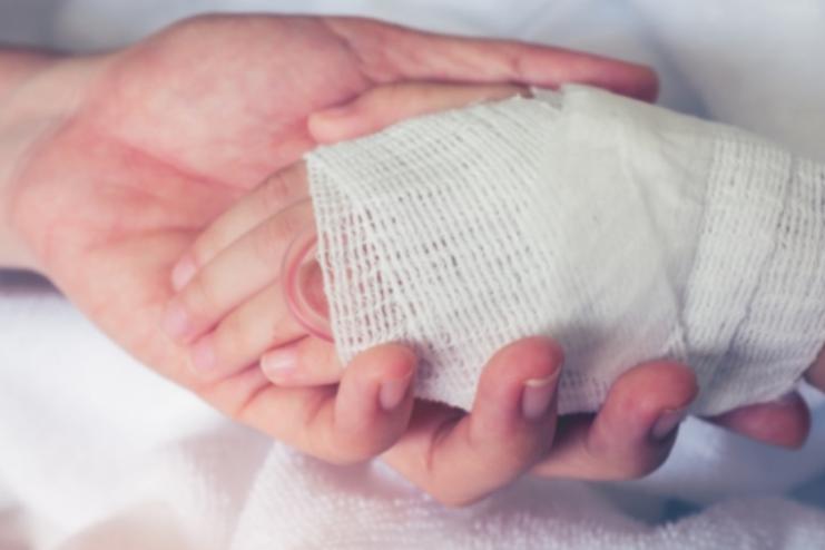 У Львівській області підліток кинув вибухівку в рюкзак дівчинки: постраждали двоє