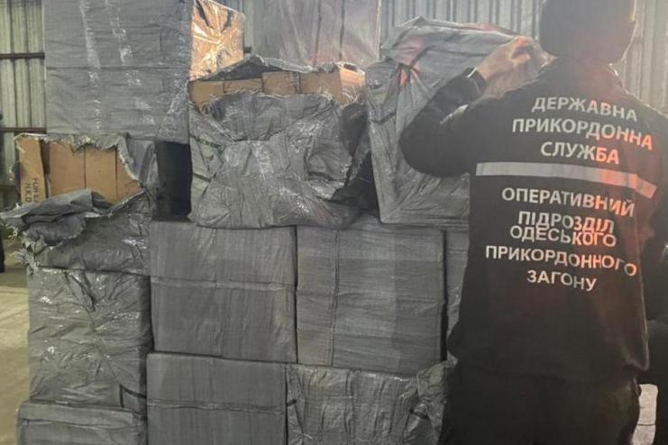 Понад 18 млн гривень: на Одещині вдруге за тиждень викрили контрабанду цигарок з ОАЕ