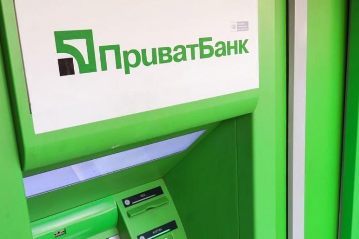 ПриватБанк с 1 апреля меняет тарифы на многие услуги: кто останется доволен, а кто не очень