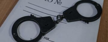 УКРАЛИ НАРУЧНИКИ: В ОДЕССЕ ОГРАБИЛИ ПОЛИЦЕЙСКОГО