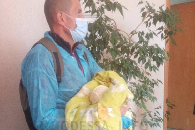 В Одессе горе-мать оставила  6-дневного младенца своему сожителю